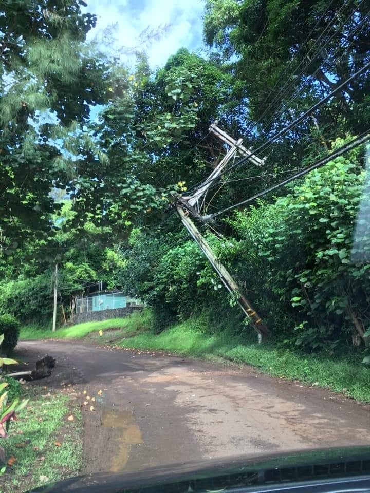 pole-on-powerhouse-in-wainiha