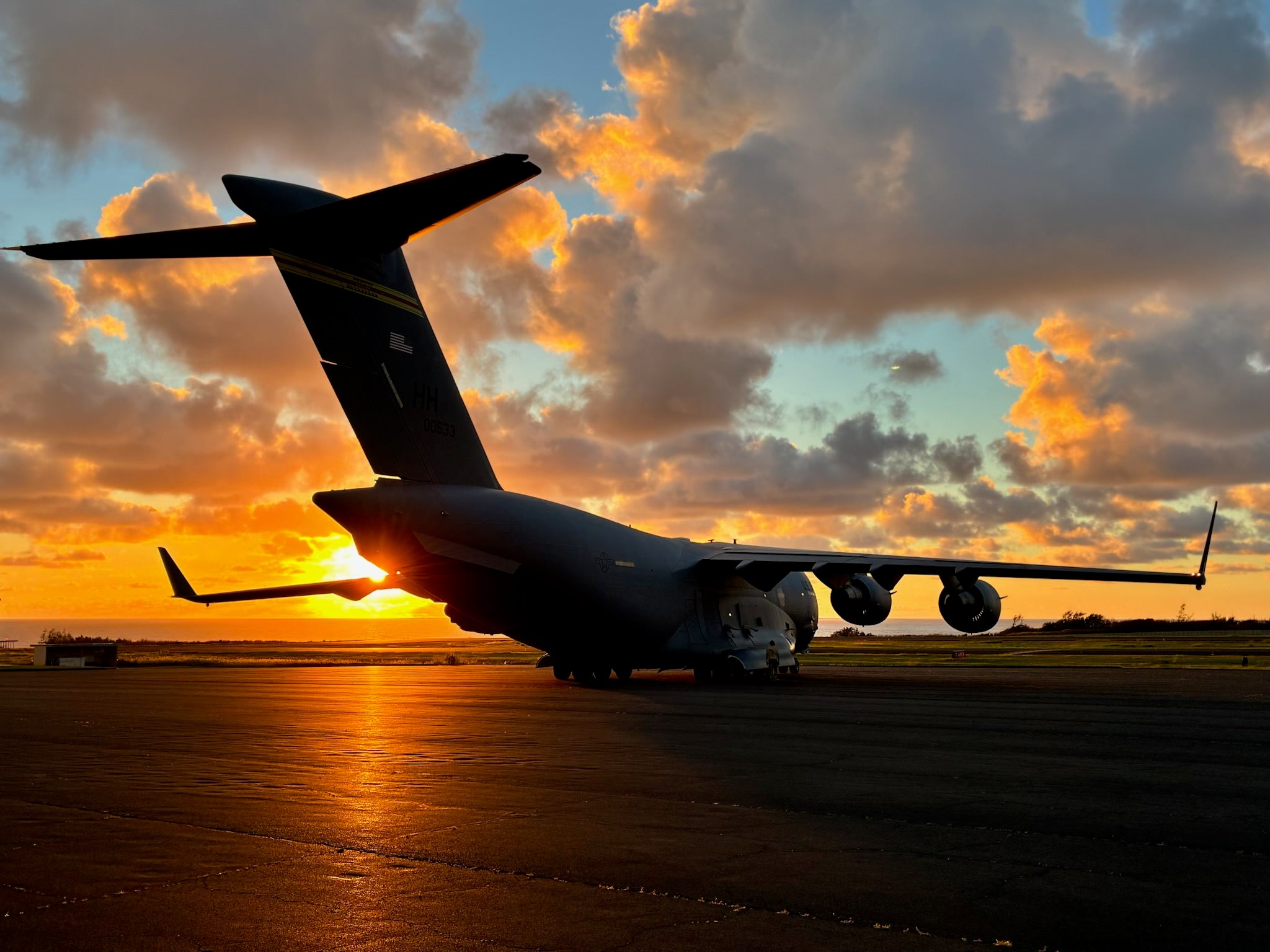 Cargo airlift arrives at Lihue Airport