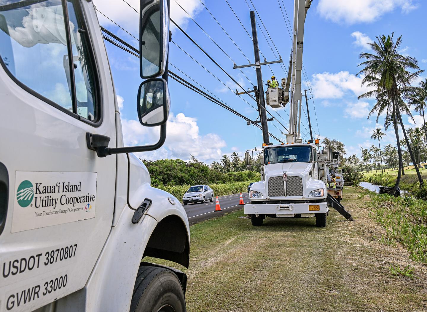 KIUC crews conduct pole repairs